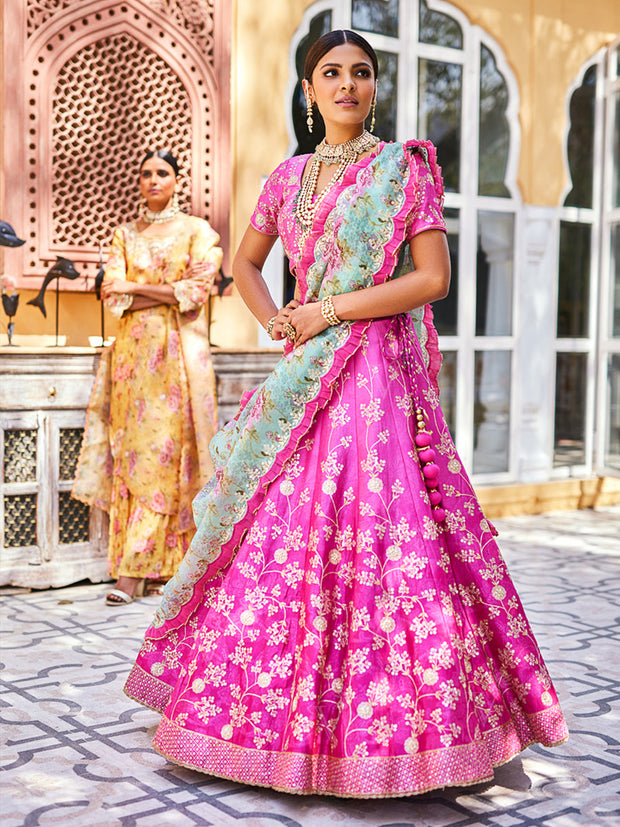 Lehenga, Lehengas, Lahanga, Lahenga, Lehenga set, Ghaghra choli, Chaniya choli, Traditional wear, Traditional, Traditional outfit, Printed, Highlighted, Lightweight, Navratri, Navratra, Gota patti, Gota patti lehenga, Floral printed, Organza, Silk, Silk lehenga, DD45, B2